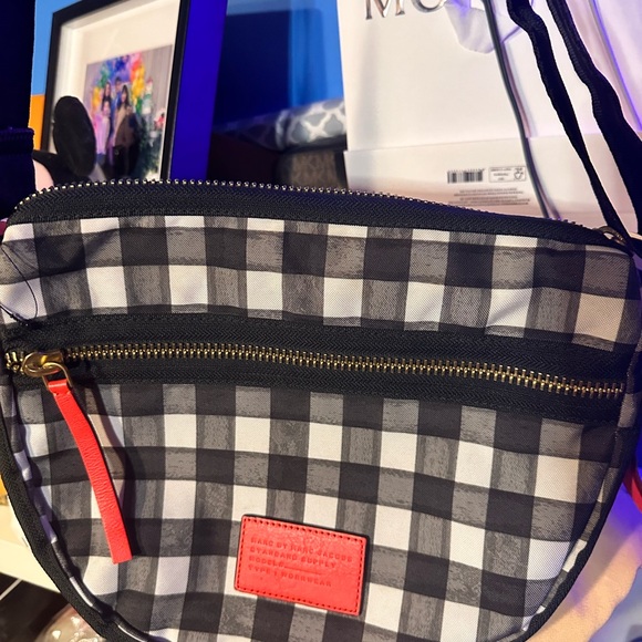 marc jacobs half moon bag - Picture 2 of 5